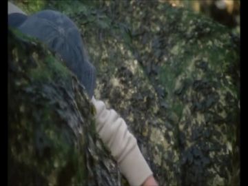 Cousin Manipulates Little Sister to Sex While Family's Out