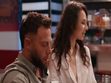 Liz Jordan - Sneaking Around At The Diner 12 01 2025