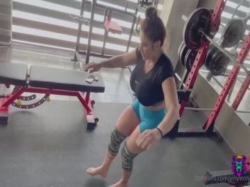 Yiny Leon - Workout Warm Up Sextape