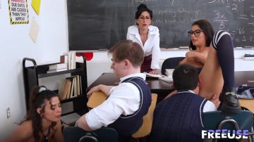 Lexi Lore, Lily Lane, Kylie Rocket, Gal Ritchie - Freeuse School: Hands-On Learning With the New Student 15 12 2025