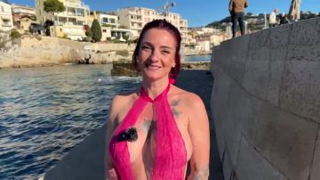 JacquieEtMichelTV Paola Is Definitely Not Cold At All 21 12 2025