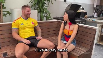 Sara Taylor - Anal Creampie - A slutty delivery girl ends up with her ass torn to shreds and dripping with cum from a French guy's huge cock
