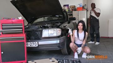 Luna Bbunny - Raven Haired Mechanic Luna Bbunny Stretches Her Pussy And Ass During BBC DP Action 2026 08 25